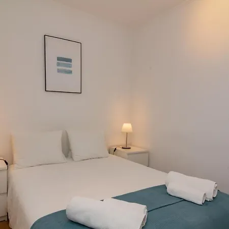 Lovely & Bright Family Flat W/ Patio * Lisboa