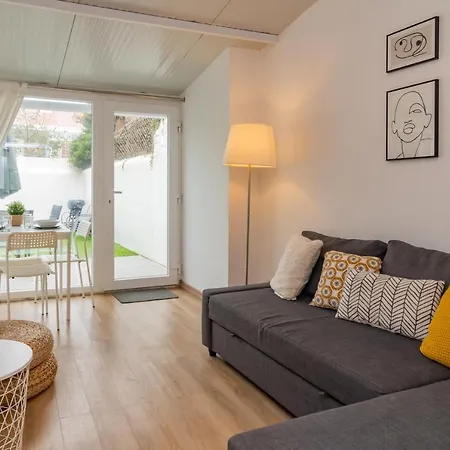 Lovely & Bright Family Flat W/ Patio Apartment