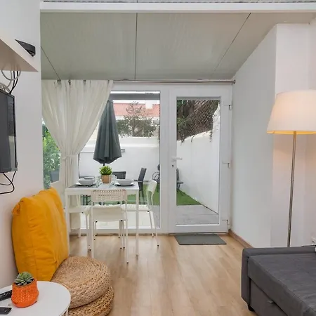 Lovely & Bright Family Flat W/ Patio Apartment