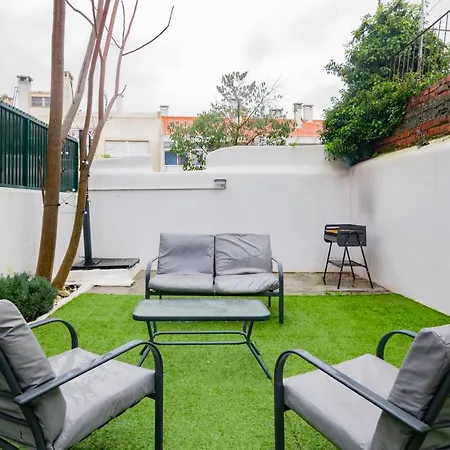 Appartement Lovely & Bright Family Flat W/ Patio Lissabon
