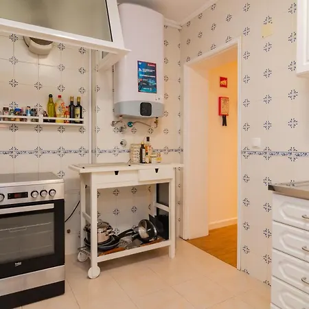 Lovely & Bright Family Flat W/ Patio Appartement Lissabon