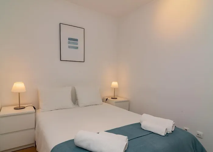 Lovely & Bright Family Flat W/ Patio * Lisbon
