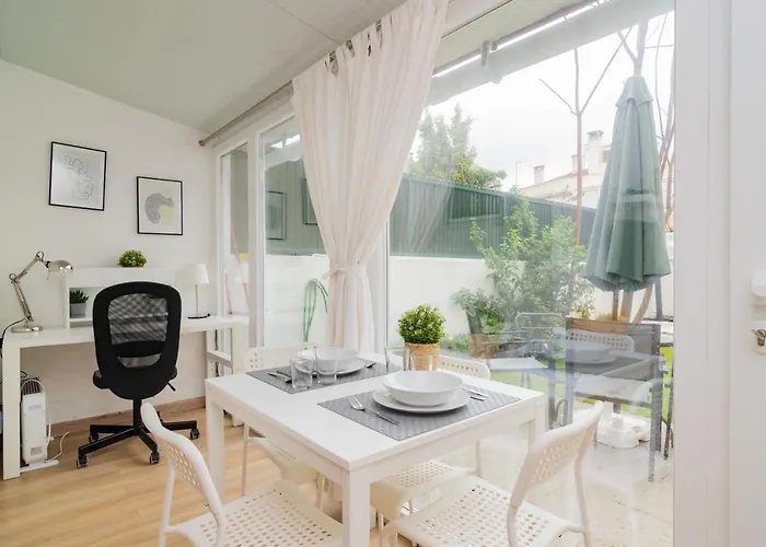 Apartment Lovely & Bright Family Flat W/ Patio Lisbon
