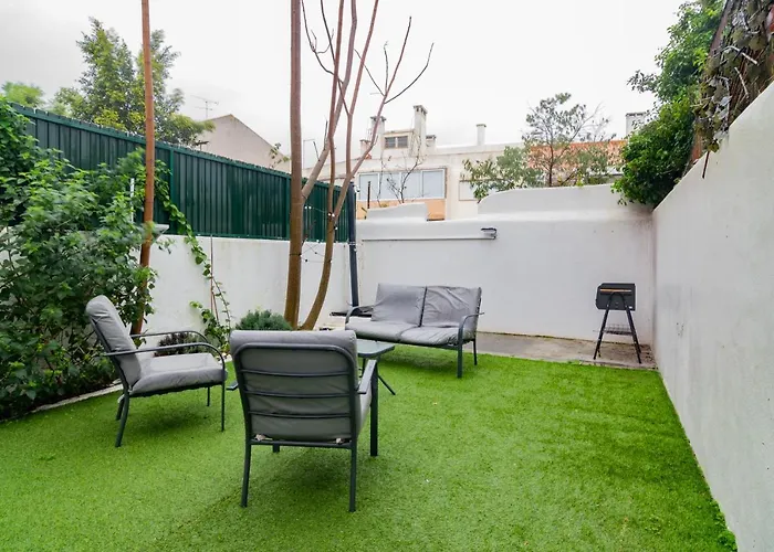 Lovely & Bright Family Flat W/ Patio Apartment Lisbon