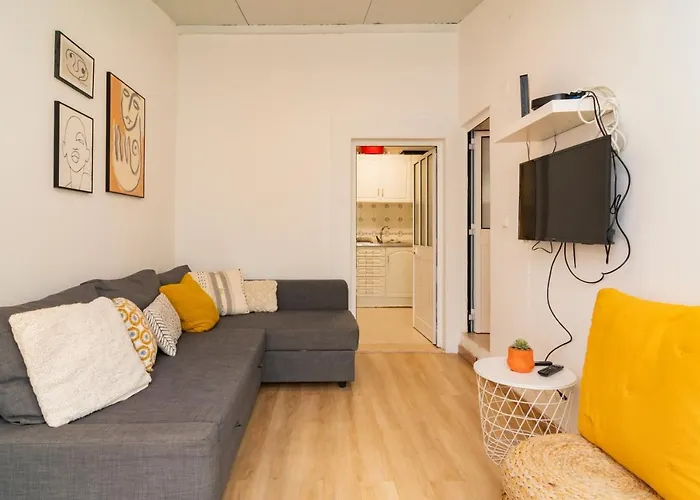 Lovely & Bright Family Flat W/ Patio Apartment Lisbon