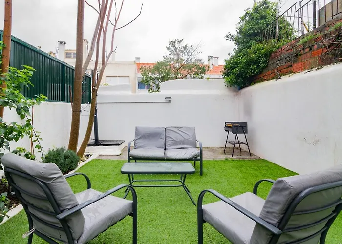 Apartment Lovely & Bright Family Flat W/ Patio Lisbon