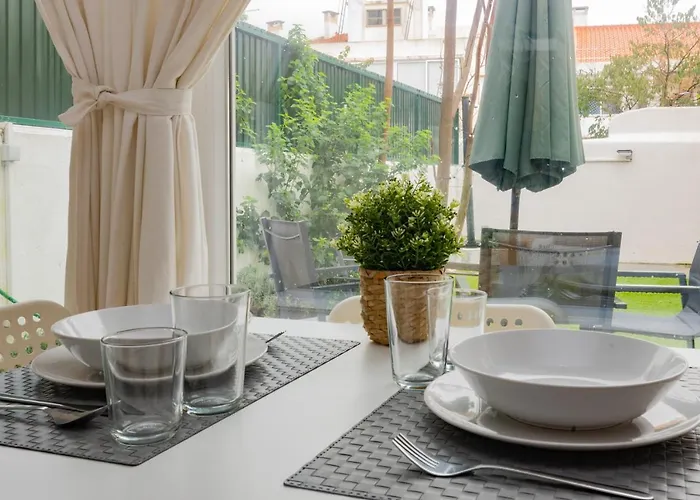 Lovely & Bright Family Flat W/ Patio *