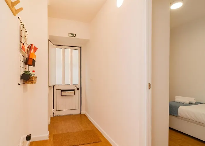 Lovely & Bright Family Flat W/ Patio Apartment *