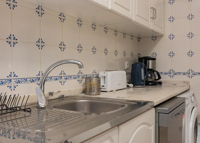 Apartment Lovely & Bright Family Flat W/ Patio Lisbon