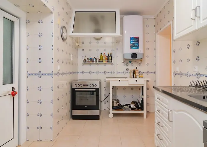 Lovely & Bright Family Flat W/ Patio *