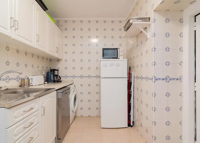 Lovely & Bright Family Flat W/ Patio Apartment *