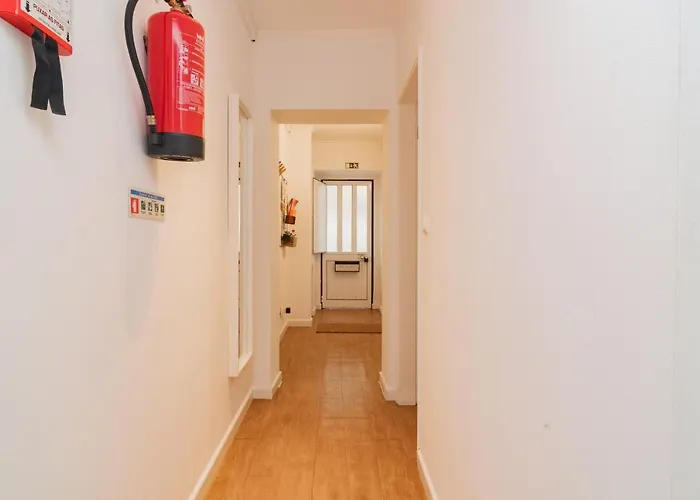 Lovely & Bright Family Flat W/ Patio Apartment *