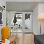 Lovely & Bright Family Flat W/ Patio 아파트