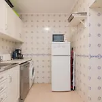 Lovely & Bright Family Flat W/ Patio 아파트 *