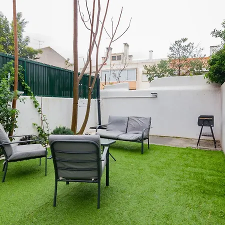 Lovely & Bright Family Flat W/ Patio 아파트 리스본