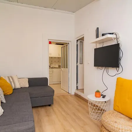 Apartman Lovely & Bright Family Flat W/ Patio
