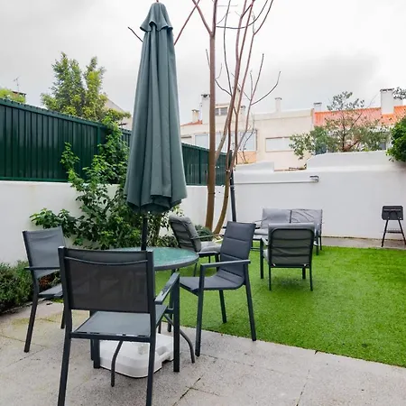 Apartman Lovely & Bright Family Flat W/ Patio *
