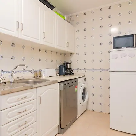 아파트 Lovely & Bright Family Flat W/ Patio